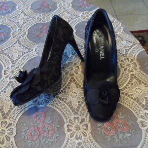 Chanel Black Jacquard Print/Leather Trim Camelia Pumps Size 38B